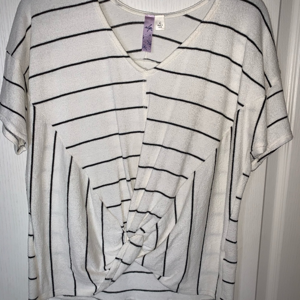 NWOT black & white striped front twist tee